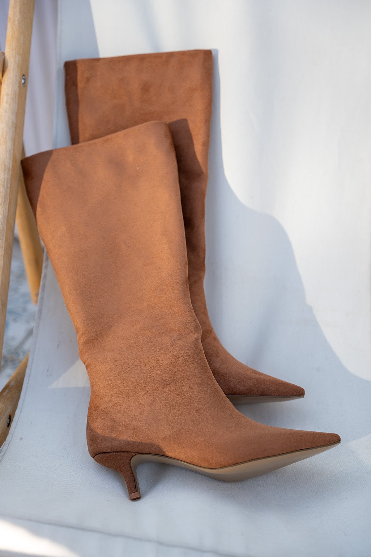 Polka Sivri Burun Düz Çizme - TABA SÜET